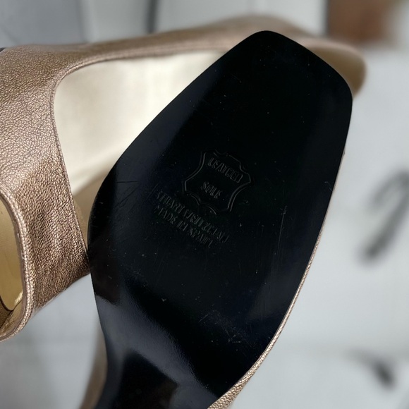 NEW ⭐️ Stuart Weitzman Gold Patent Leather Square Shaped Peep Toe Pumps - Picture 5 of 6